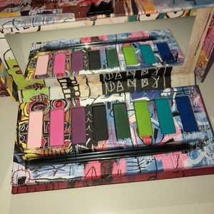 Urban Decay Tenant eyeshadow palette